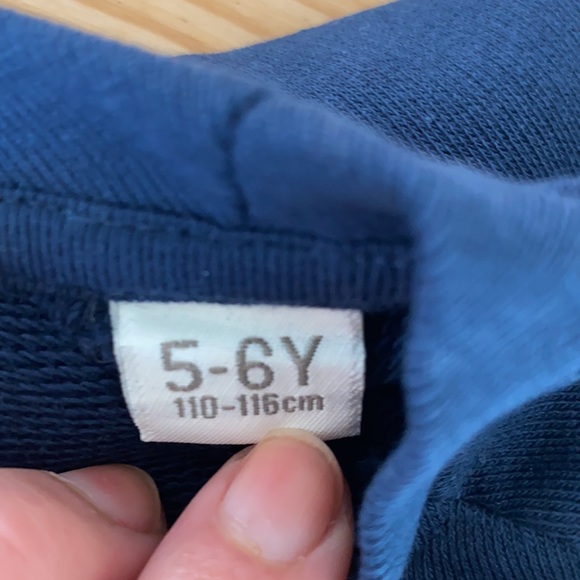 Sweater ‘We do run the world.’ - Picture 4 of 4